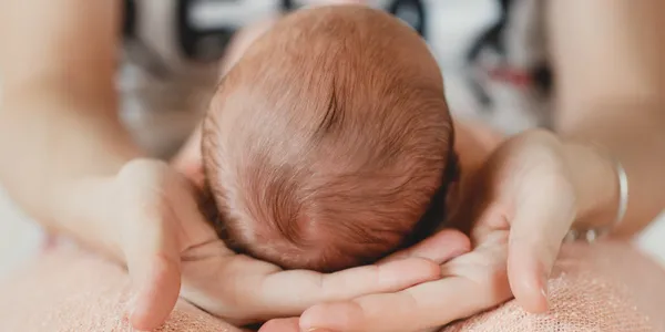 Mama și bebelușul – beneficiile terapiei pentru amândoi